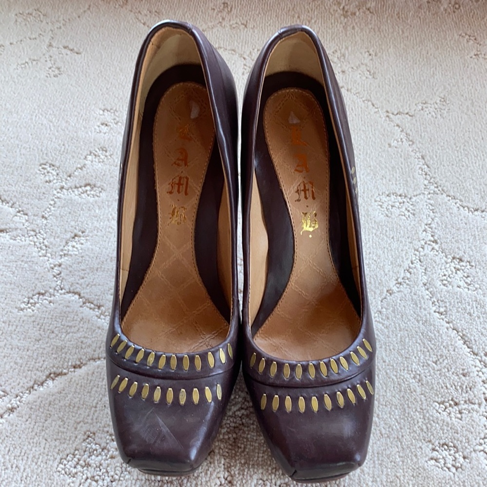 Gwen Stefani LAMB stilettos dark brown with gold.